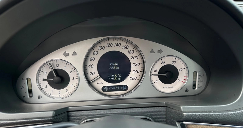 Mercedes-Benz Klasa E cena 29900 przebieg: 295189, rok produkcji 2002 z Elbląg małe 667